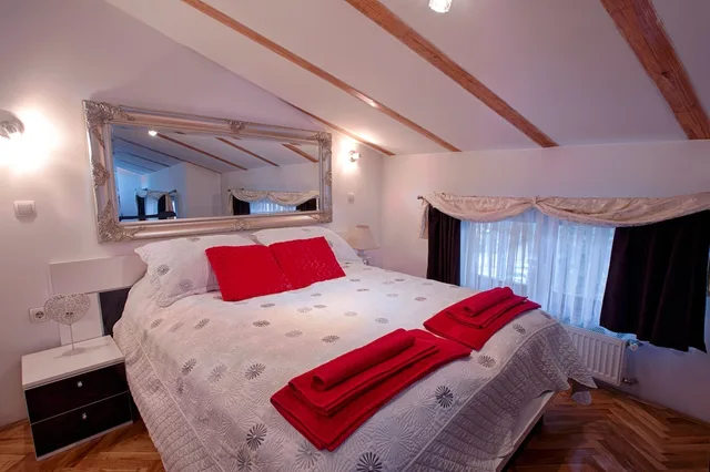 جناح استوديو فاخر بسرير كينج مع أريكة، Hotel Herc 1/10
