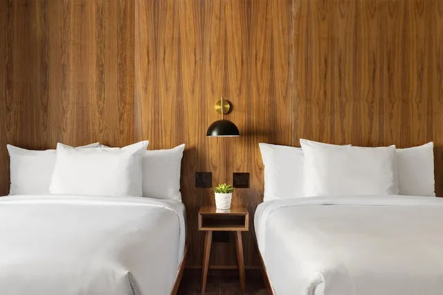 غرفة بسريرين مزدوجين لذوي الإعاقة، Grayson Hotel in the Unbound Collection by Hyatt 5/7