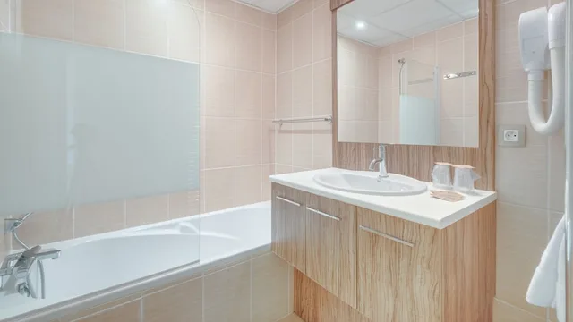 استوديو بسرير مزدوج بشرفة، Residence Le Domaine de Camiole - Vacanceole 5/7