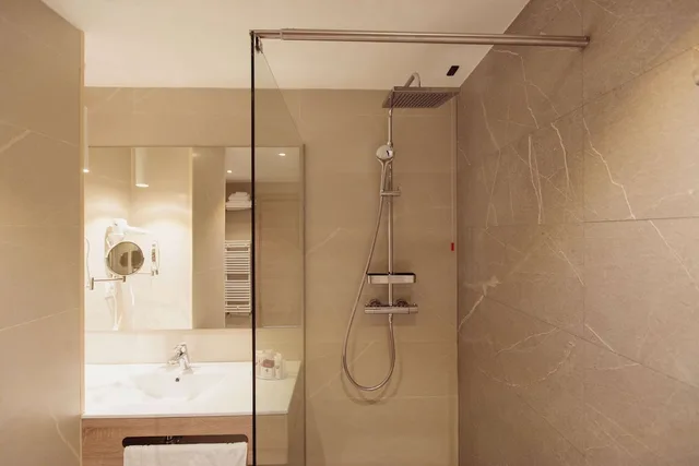 غرفة بسرير كوين، Ramada by Wyndham Targu Jiu 3/3