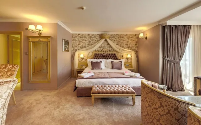 جناح بسرير كوين، Spa Hotel Rich 1/3