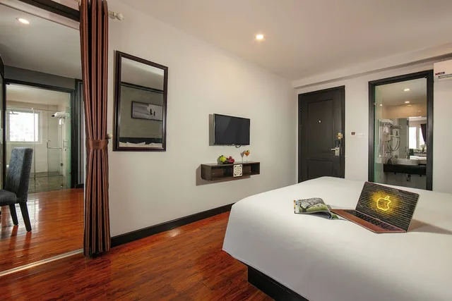 غرفة سيغنتشر متصلة بسرير كينج وسريرين منفصلين بإطلالة على المدينة، Hanoi La Palm Premier Hotel & Spa 3/4