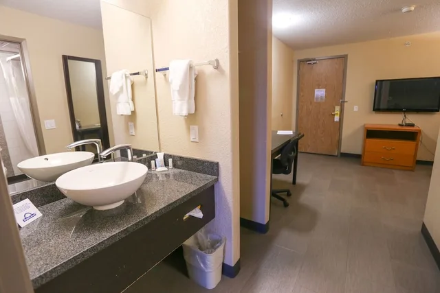جناح عائلي بسريرين كوين، Days Inn Calgary Airport 3/4