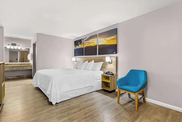 غرفة قياسية بسرير كينج، Days Inn by Wyndham Buckeye 3/7