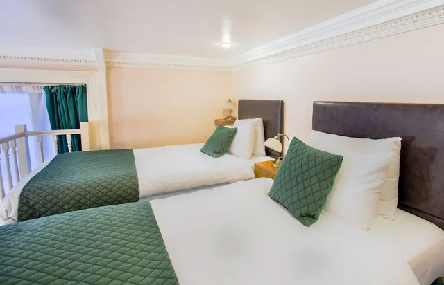 Family, Double and Twin Beds, London Town Hotel 5/6