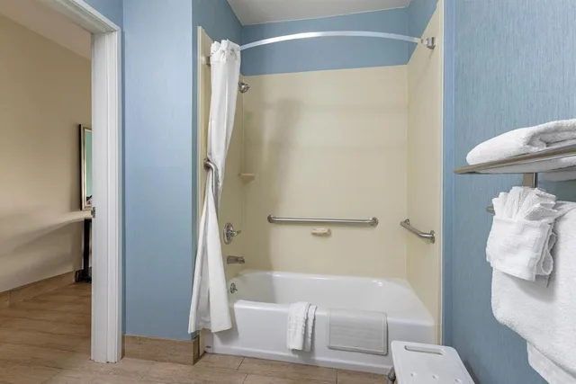 غرفة قياسية بسرير كينج لذوي الإعاقة، Best Western Plus Wasco Inn & Suites 6/6
