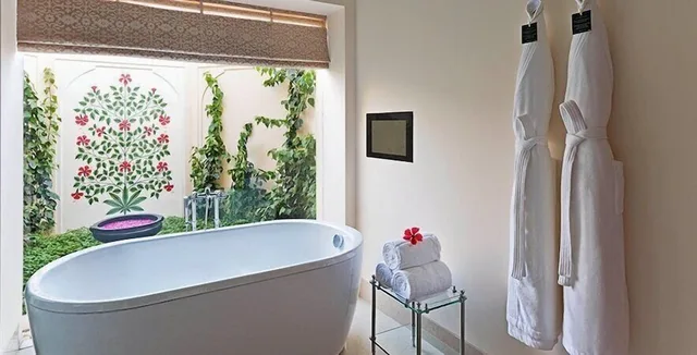 غرفة بريميير بسرير كينج، The Oberoi Sukhvilas Spa Resort, New Chandigarh 1/1