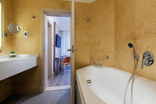 جناح جونيور بسرير كينج بإطلالة على البحر، Malta Marriott Hotel And Spa 4/4