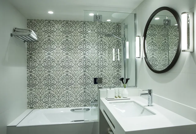 غرفة ديلوكس بسرير كوين بشرفة، Hotel Parc Saint Severin 5/5