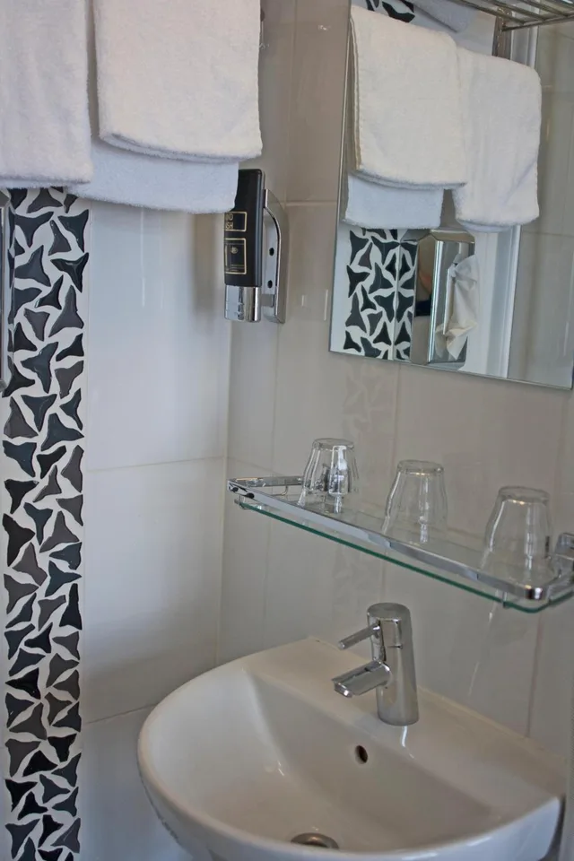 غرفة ثلاثية، Hotel Allure 3/6
