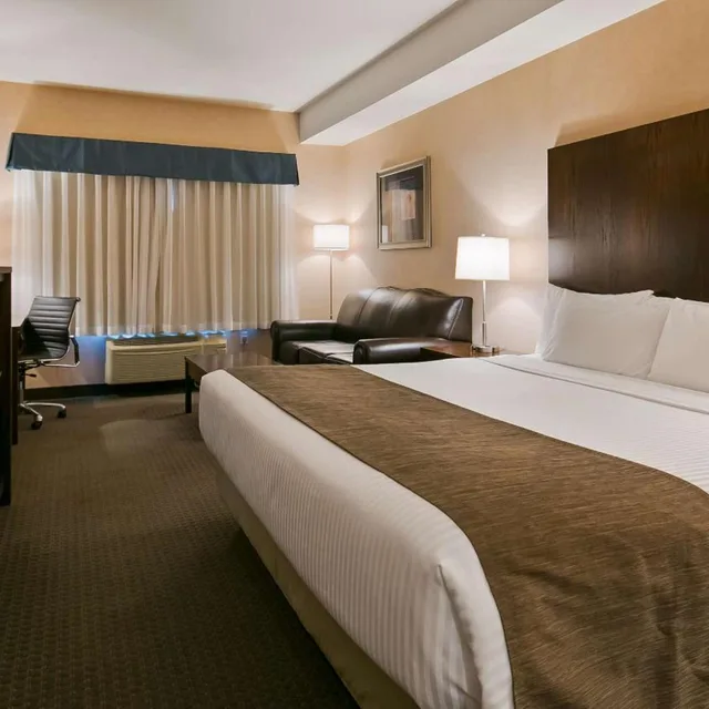 جناح تنفيذي بسرير كينج بغرفة نوم واحدة مع أريكة بمطبخ، Prestige Cranbrook Hotel, BW Premier Collection 3/6