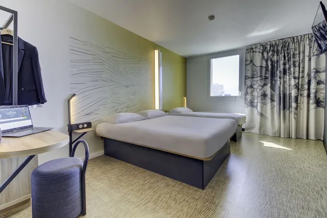 غرفة ثلاثية بسرير مزدوج وسرير فردي، B&B Hotel Marseille Prado Velodrome 1/9