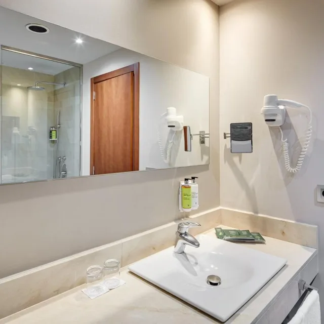 غرفة بسرير فردي مع سرير إضافي، Sercotel Ciutat de Montcada 8/10