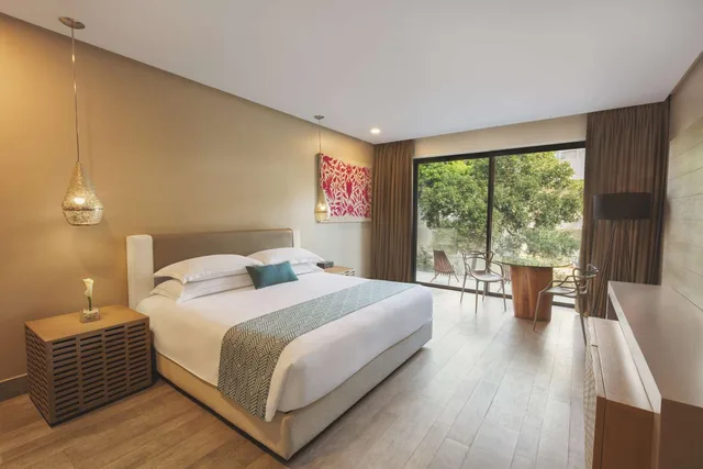 Premium, King Bed, Adult Only, Corner، The Yucatan Playa del Carmen Tapestry by Hilton 1/2