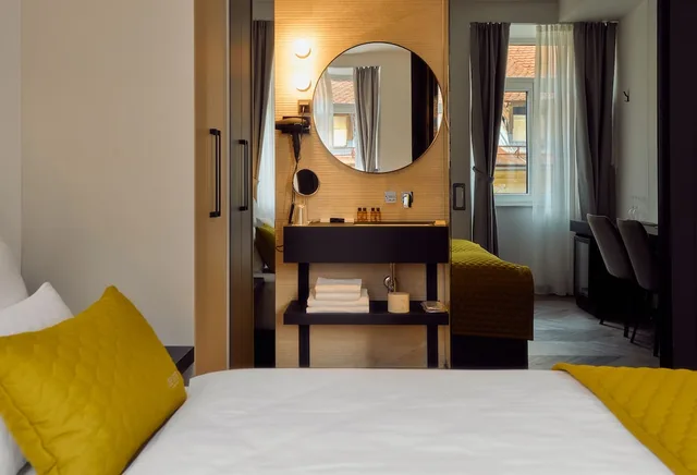 غرفة ديلوكس بسرير كينج، The Hotel Ljubljana 2/3