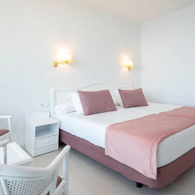 Classic, Double Bed, Lateral Side Sea View, Balcony، Hotel Aromar 2/6