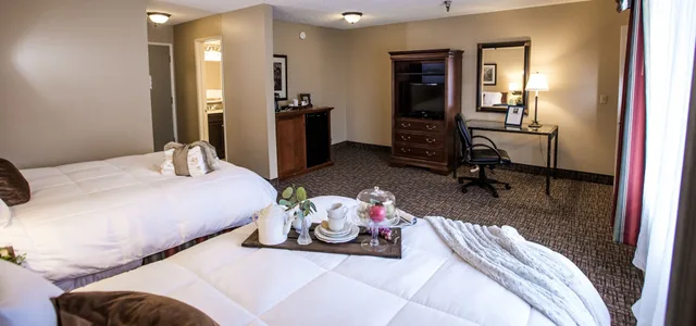 1 Bedroom, Suite, 2 Queen Beds, Water View، Ramada by Wyndham Juneau 1/4