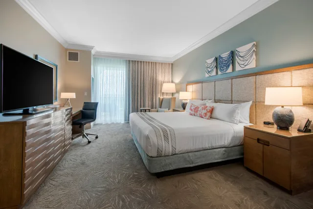 غرفة ديلوكس تنفيذية بسرير كينج مع أريكة لذوي الإعاقة، Omni Orlando Resort At Championsgate 1/5