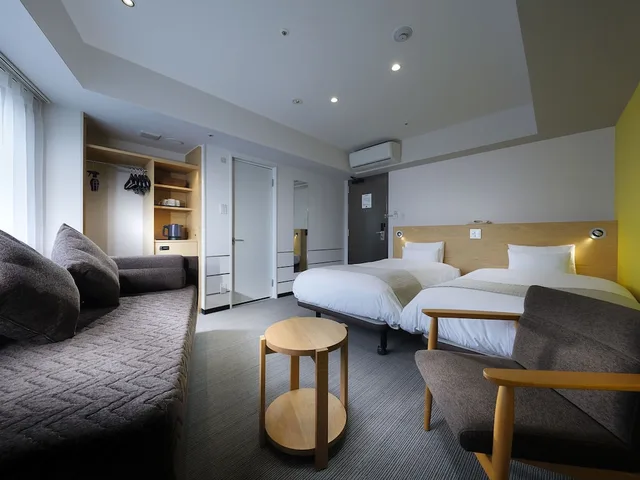 غرفة بسريرين منفصلين مع سرير إضافي، Hotel Villa Fontaine Tokyo Kayabacho 1/3