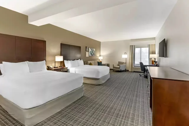 غرفة بسريرين كوين، Comfort Inn & Suites Verona at Turning Stone Resort Casino 1/2