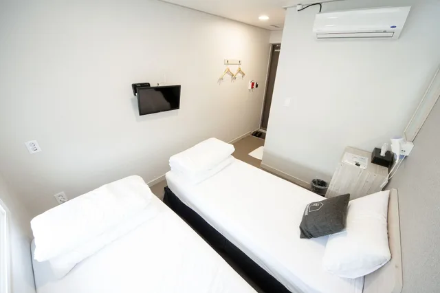 غرفة قياسية بسريرين منفصلين، K-Grand Hotel & Guest House Seoul 3/5