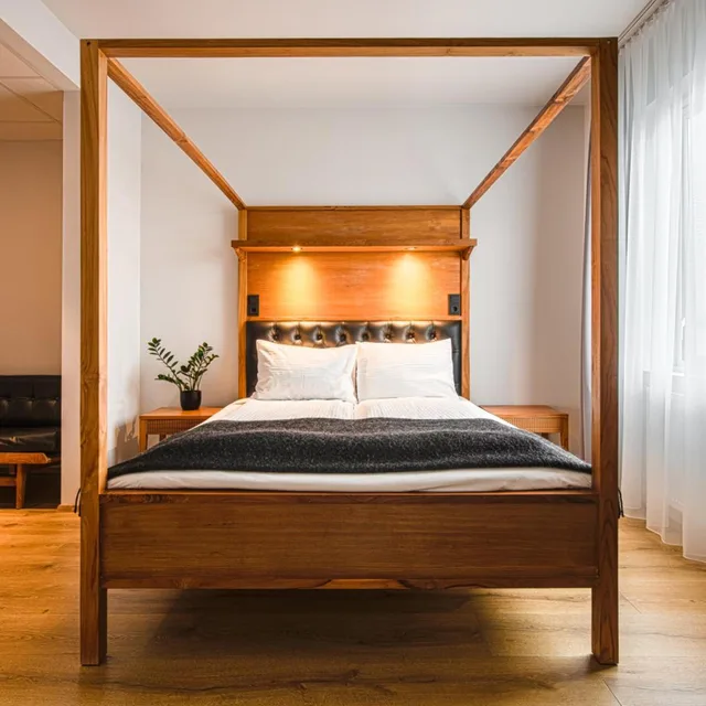 جناح جونيور، Hotel Von 1/9