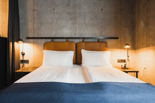 Urban, Queen Bed, Sauna، Exeter Hotel 3/10