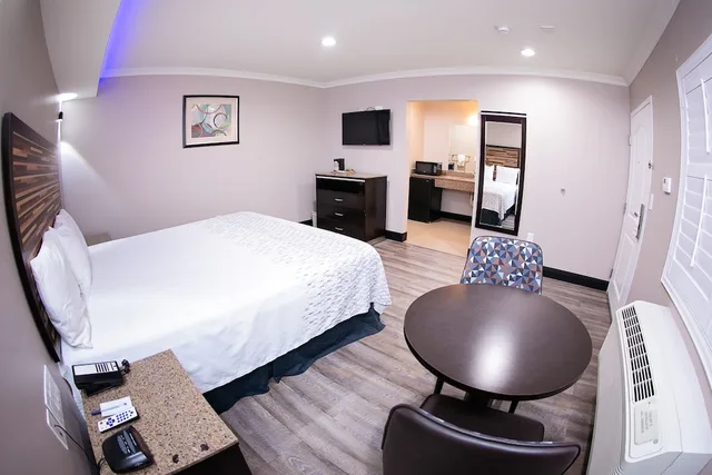 غرفة قياسية بسرير كينج، Diamond Bell Inn And Suites 5/7