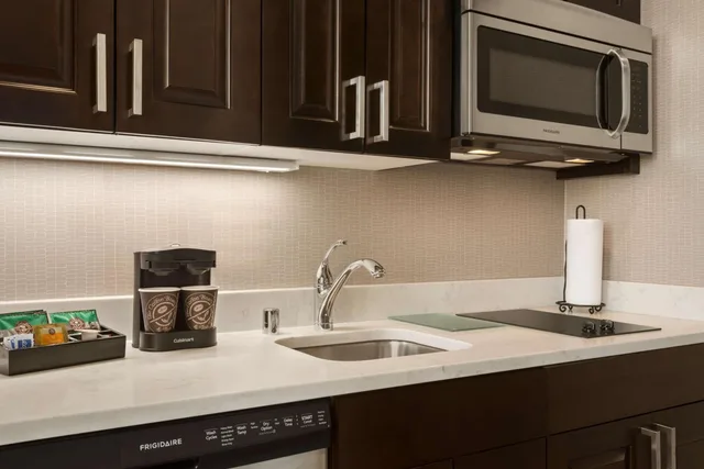 جناح بسرير كينج بغرفة نوم واحدة مع أريكة، Homewood Suites By Hilton Milwaukee-Downtown 7/10
