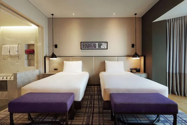 غرفة تنفيذية بسرير فردي بإطلالة على المدينة، Hilton Kuala Lumpur 2/4