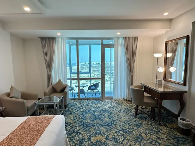 غرفة تنفيذية بإطلالة على البحر بشرفة، Sur Grand Hotel 7/7