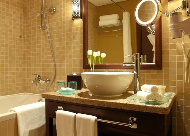 غرفة ديلوكس بسريرين منفصلين بإطلالة لذوي الإعاقة، Aldhafra Resort, Vignette Collection, an IHG Hotel 4/7