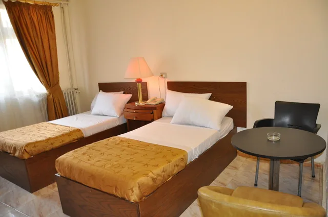 غرفة رباعية بأربعة أسرّة، Newpark Hotel Amman 2/8