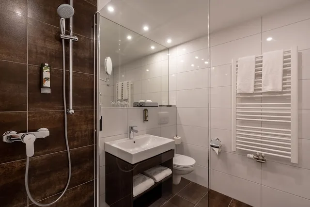 غرفة عائلية بسرير كوين مع أريكة، Augsburg Hotel Sonnenhof 3/3