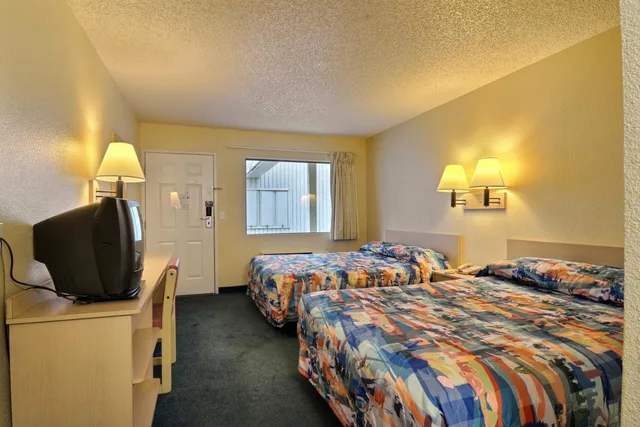 Room, Quadruple, Accessible, Motel6 Seattle, WA - South 1/10
