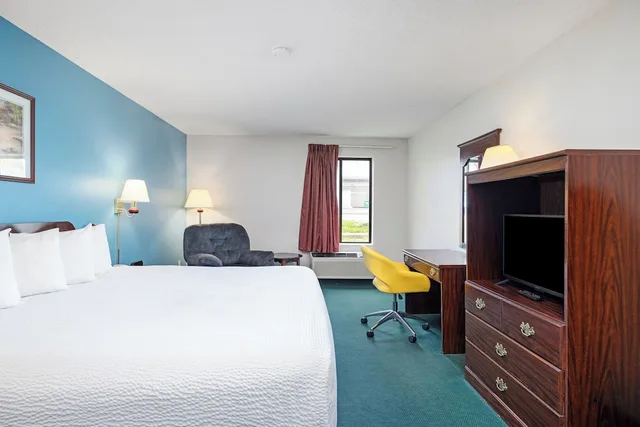 غرفة بسرير كينج لذوي الإعاقة، Days Inn By Wyndham Battlefield Rd/Hwy 65 1/10