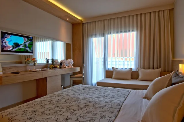 غرفة قياسية بسرير مزدوج بشرفة مع أريكة، TUI MAGIC LIFE Sarigerme 3/4