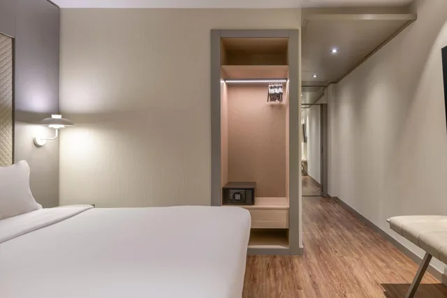 غرفة بسرير كوين، AC Hotel Som by Marriott 11/14