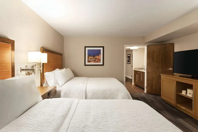 جناح بسريرين كوين مع أريكة، Hampton Inn Fort Smith 1/3