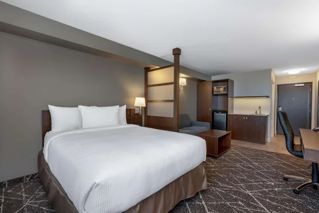 غرفة بزنس بسرير كوين، Microtel Inn And Suites By Wyndham Portage La Prairie 3/4