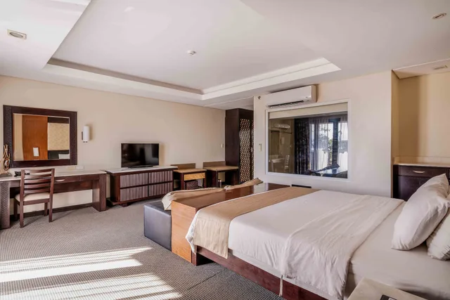 غرفة بريميوم بسرير كينج بإطلالة على المسبح بغرفة نوم واحدة، Coron Westown Resort 6/10