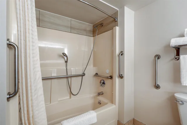Room, Queen Bed, Best Western Plus Oak Harbor Hotel & Conference Center 9/10