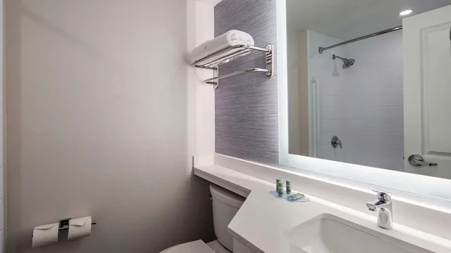 جناح بسرير كوين مع أريكة، Best Western Paramus Hotel & Suites 3/4