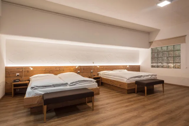 غرفة كبيرة بمطبخ صغير، Zermatt Budget Rooms 4/8