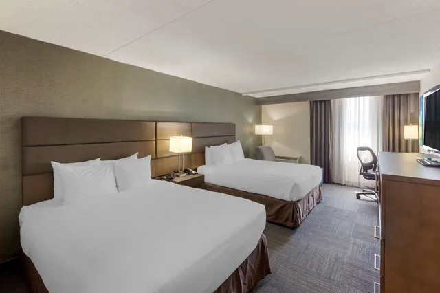 غرفة قياسية بسريرين كوين، Best Western Plus Toronto Airport Hotel 4/7