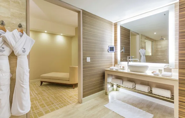 جناح بسرير كينج بإطلالة على البحر، Waldorf Astoria Panama 3/4