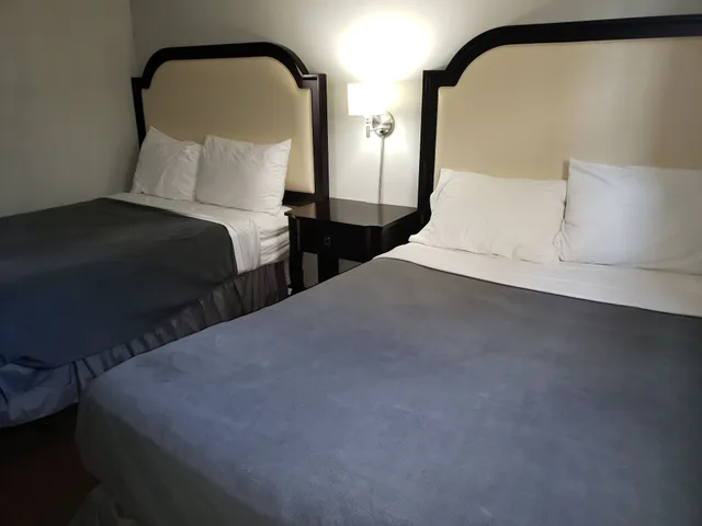 Family Suite, Multiple Beds، Niagara Falls Courtside Inn Hotel 2/2