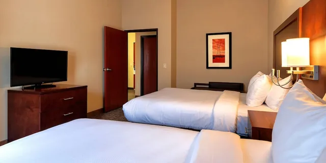 Suite, 2 Queen Beds, Parlor, Sofa، Comfort Suites Goodyear West Phoenix 1/7