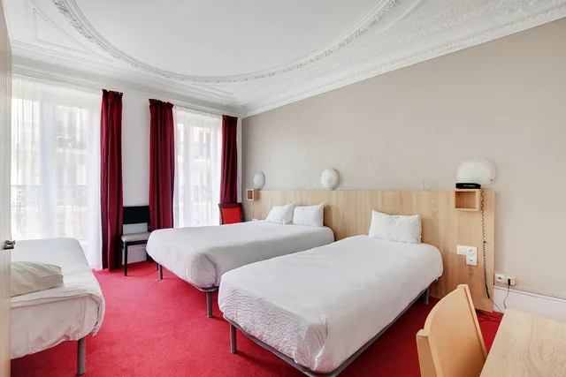 غرفة رباعية بسرير مزدوج وسريرين منفصلين، Altona Hotel 4/10