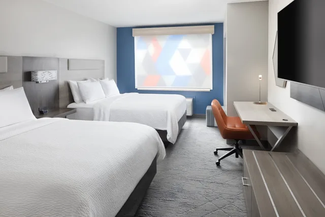Standard, 2 Queen Beds, Holiday Inn Express Ludlow 1/1